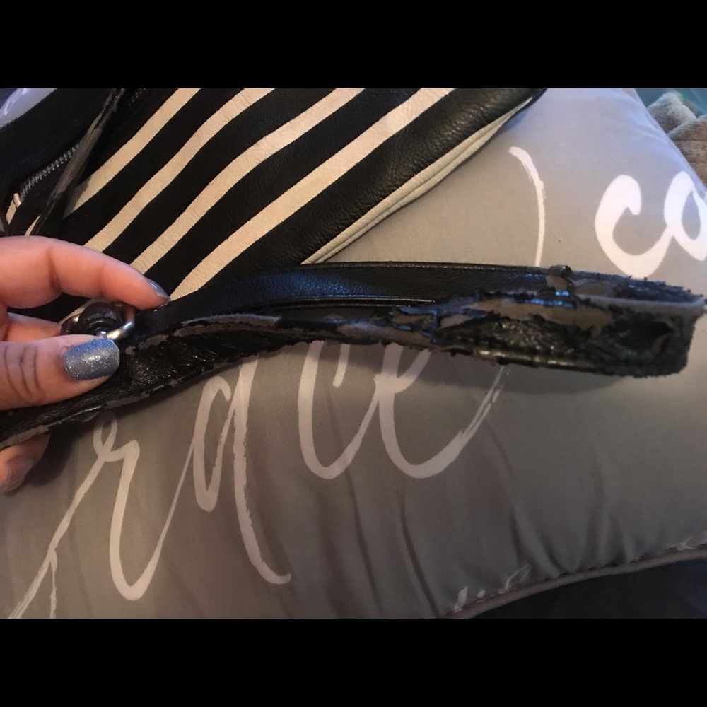 ❤️Merona black and white stripped purse❤️ - Picture 5 of 6